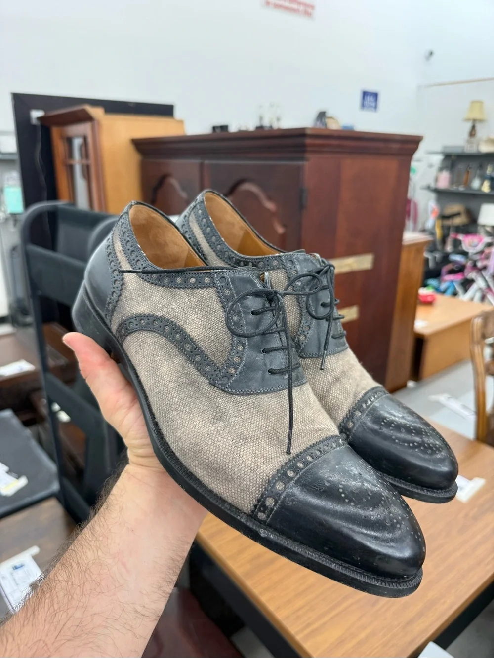 Magnanni Men's Two-Tone Brogue Oxford Shoes - Black and Beige SZ 10
